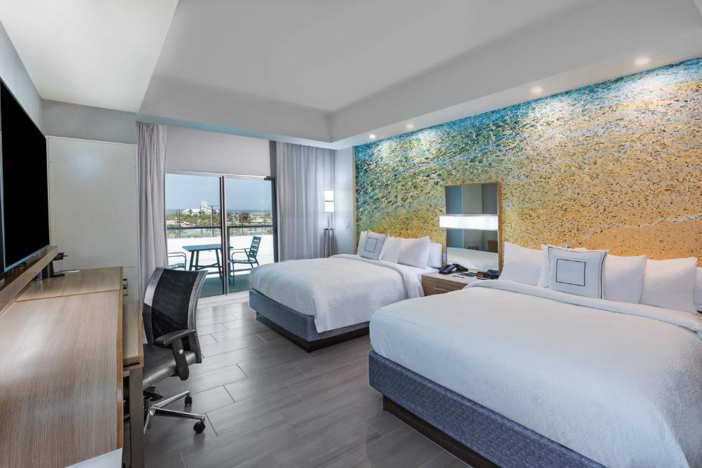Queen Room with Two Queen Beds and Bathtub - Mobility Access interior